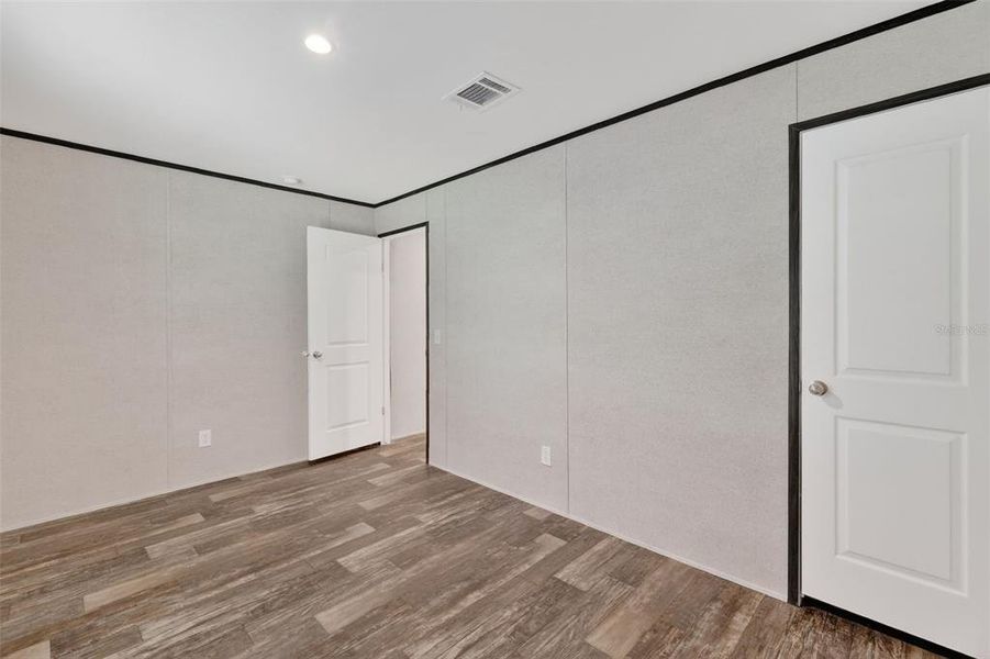 Spacious, unfurnished interior of a new home in , Bushnell (Image 10).