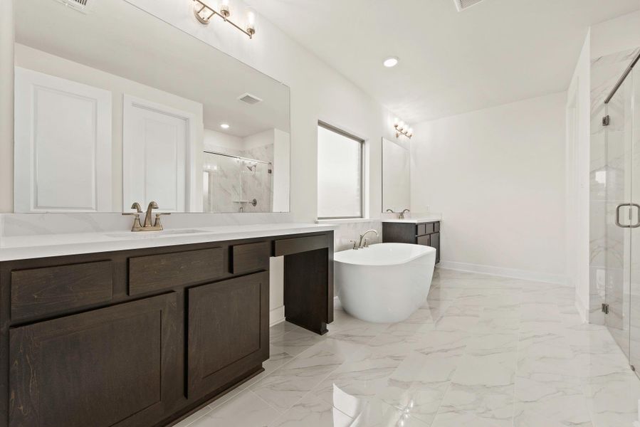 Furnished interior view inside a new home in Cross Creek West - 55', Fulshear (Image 8).