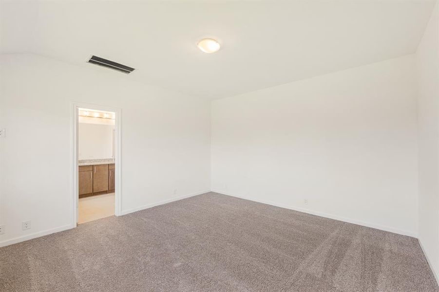 Spacious, unfurnished interior of a new home in Bear Creek Elements, Lavon (Image 24).