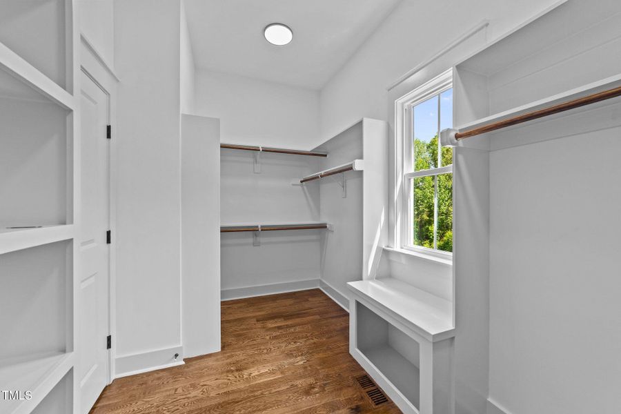 48-web-or-mls-VB4A1221 48-web-or-mls-VB4A1221