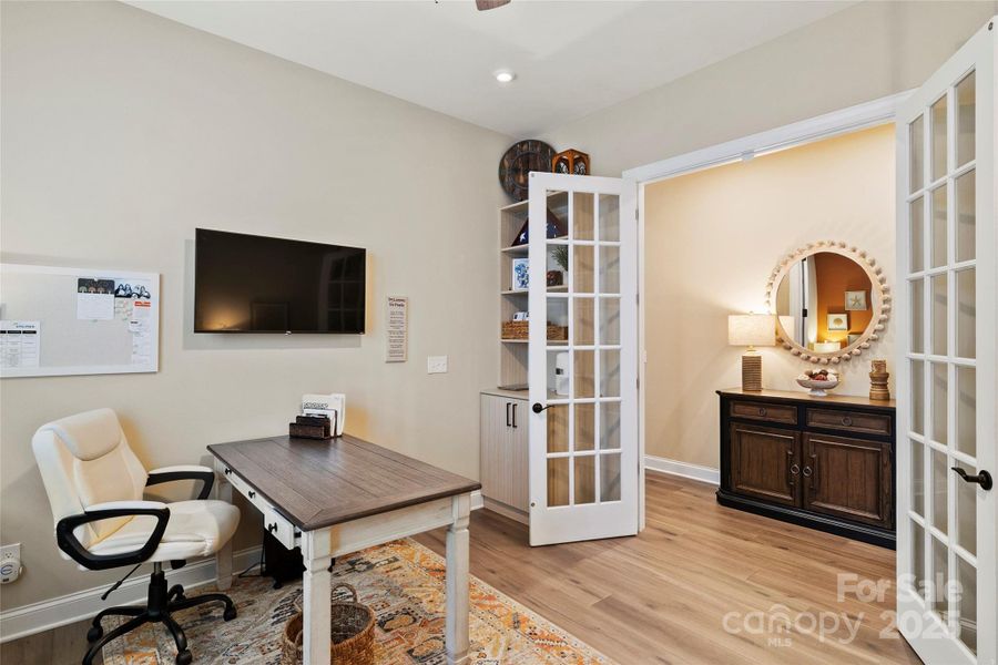 Hallway to front door Hallway to front door