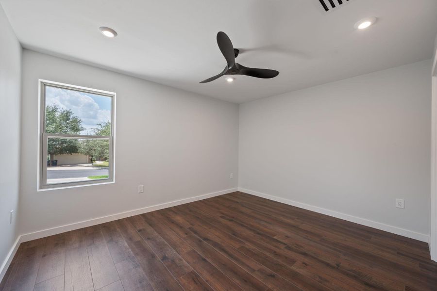 Spacious, unfurnished interior of a new home in , Burnet (Image 38).