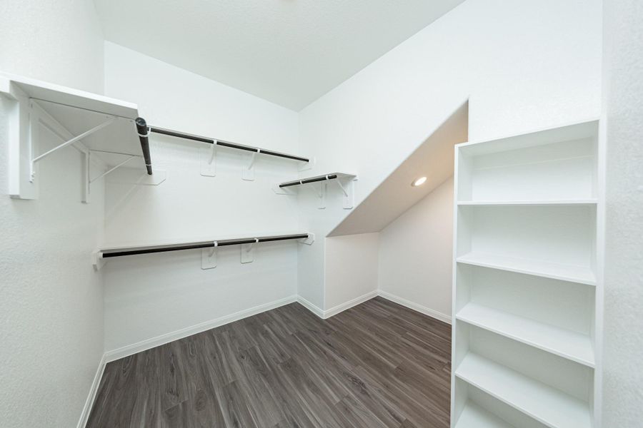 Spacious, unfurnished interior of a new home in River's Edge, Conroe (Image 17).