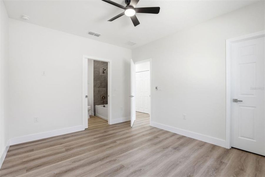 Spacious, unfurnished interior of a new home in , Leesburg (Image 20).