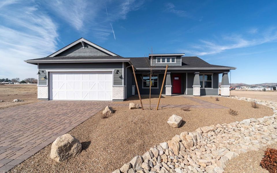 Front exterior of a new home in Heritage Pointe, Chino Valley, AZ, highlighting curb appeal (Image 1).
