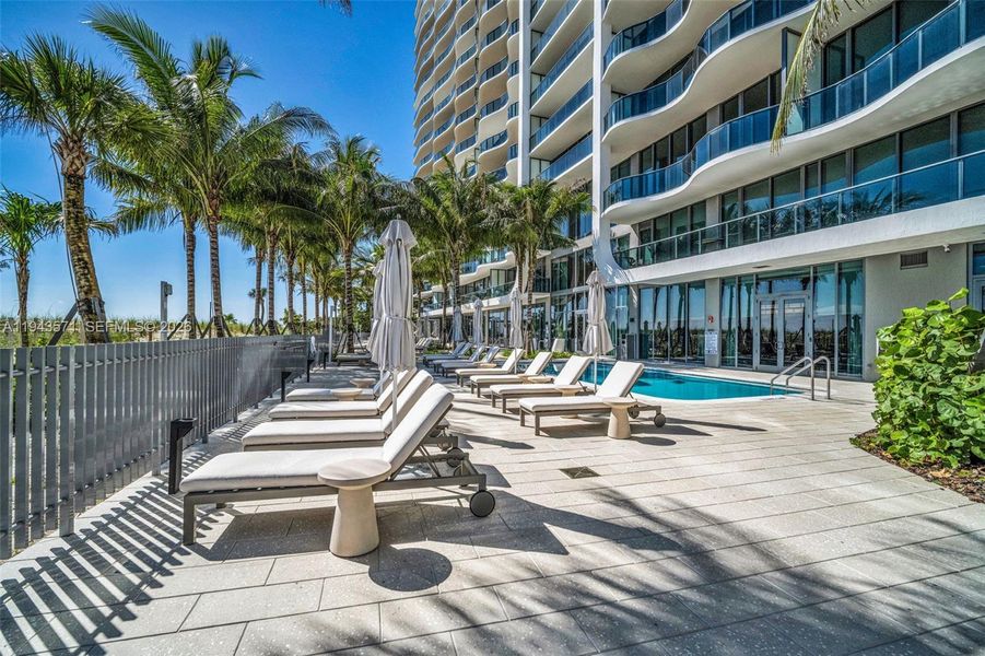 Condo located in Pompano Beach, FL showcasing its design and architecture (Image 17).