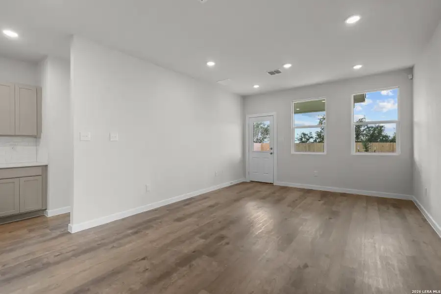 Spacious, unfurnished interior of a new home in Applewhite Meadows, San Antonio (Image 18).