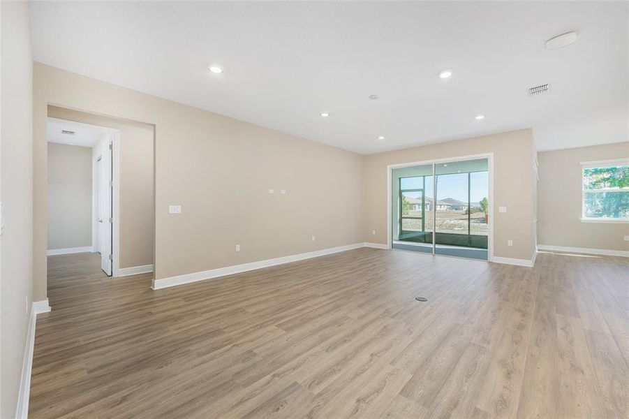 Spacious, unfurnished interior of a new home in , Ocala (Image 26).