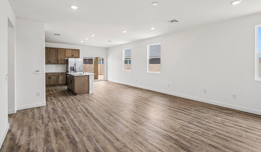 Spacious, unfurnished interior of a new home in The Oasis at Rocking K, Vail (Image 13).