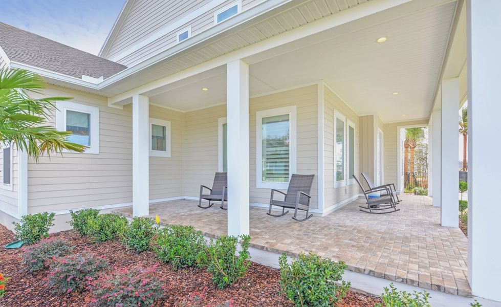 Exterior details and patio area of a home in Seven Pines, Jacksonville (Image 25).