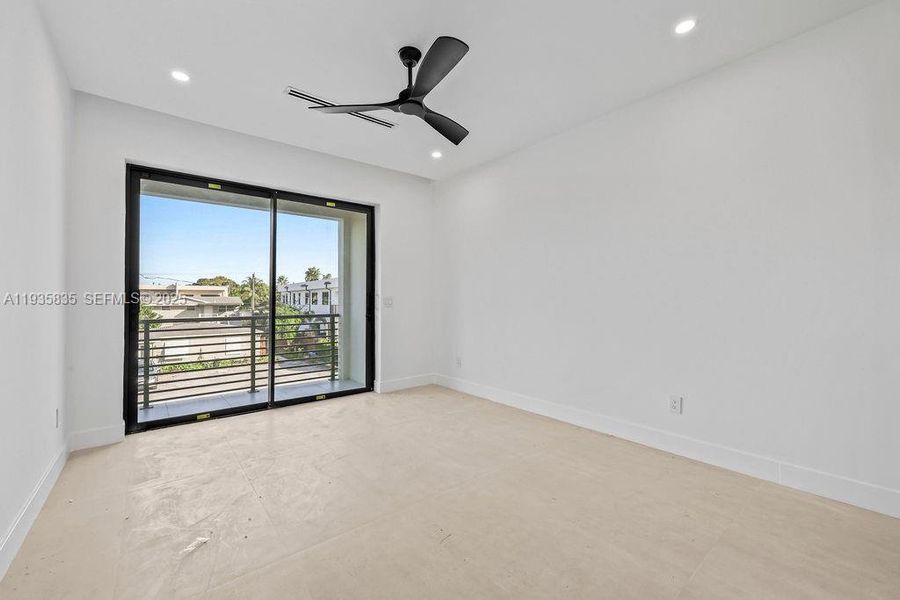 Spacious, unfurnished interior of a new home in , Fort Lauderdale (Image 23).