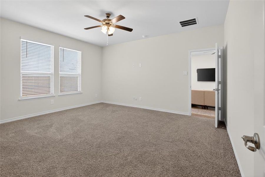 Spacious, unfurnished interior of a new home in , Fort Worth (Image 35).