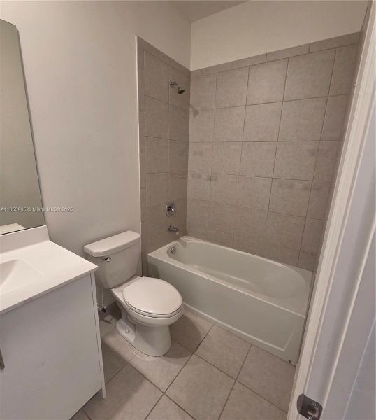 Furnished interior view inside a new home in , Coral Springs (Image 4).