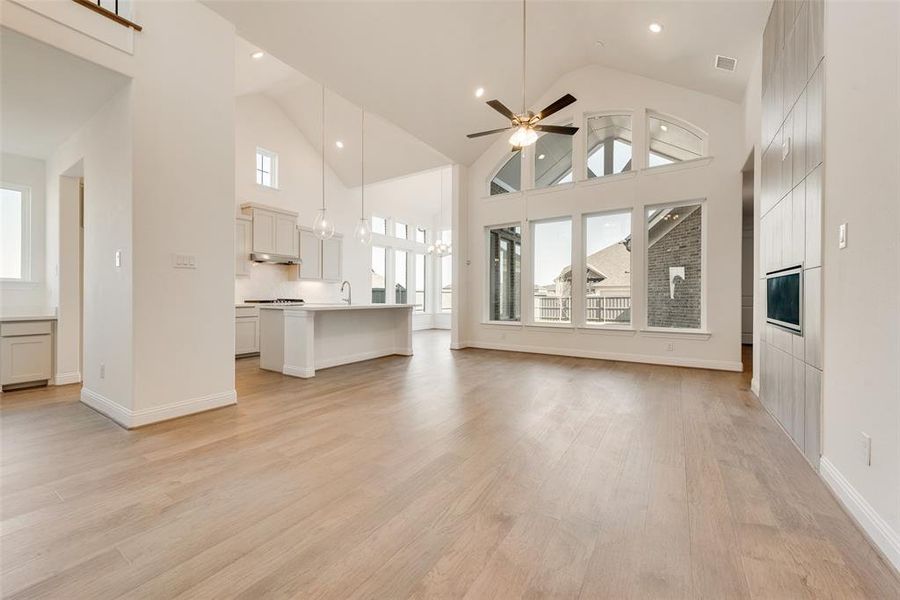 Spacious, unfurnished interior of a new home in Prairie Ridge, Midlothian (Image 23).