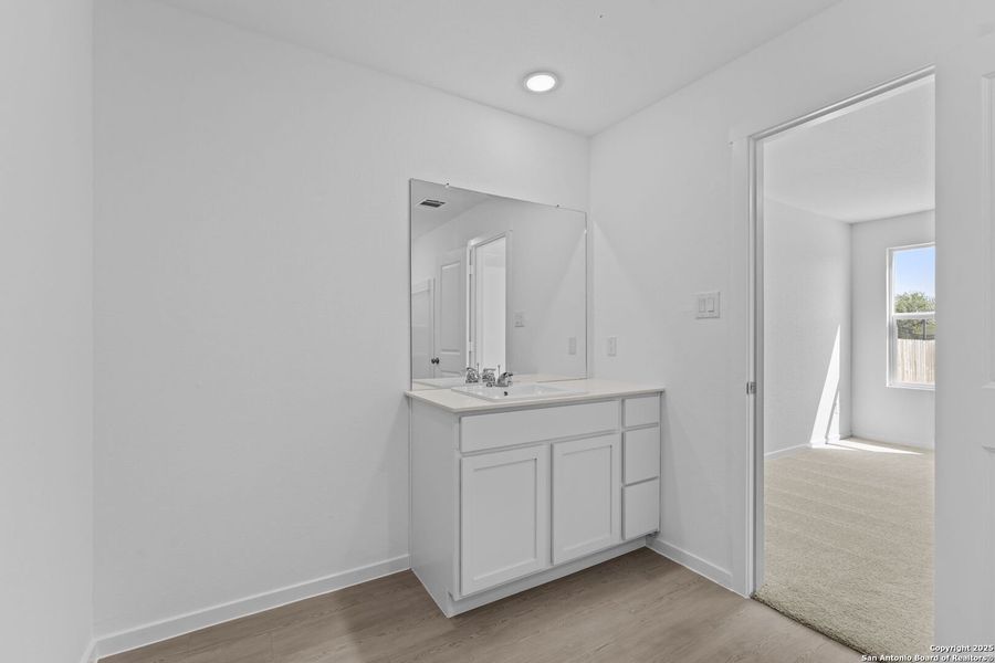 Furnished interior view inside a new home in Lodi Grove, Floresville (Image 10).