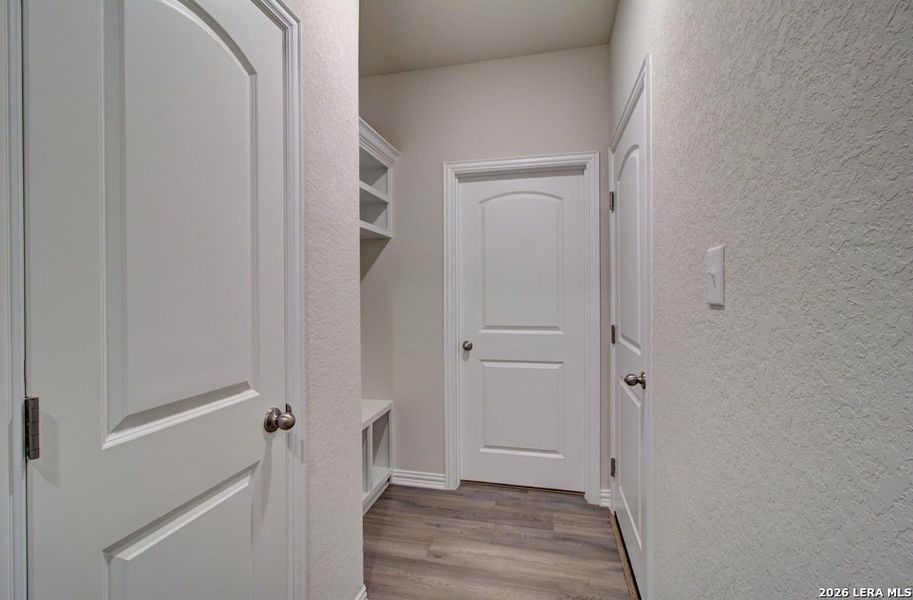 Spacious, unfurnished interior of a new home in Meyer Ranch - Enclave, New Braunfels (Image 13).