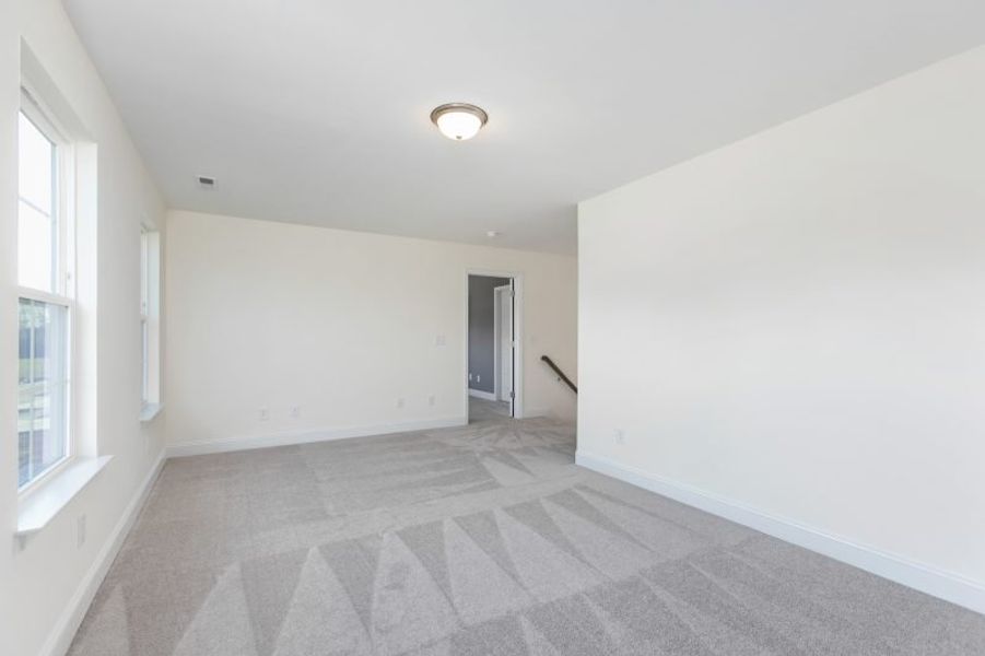 Spacious, unfurnished interior of a new home in Avondale, Greensboro (Image 22).