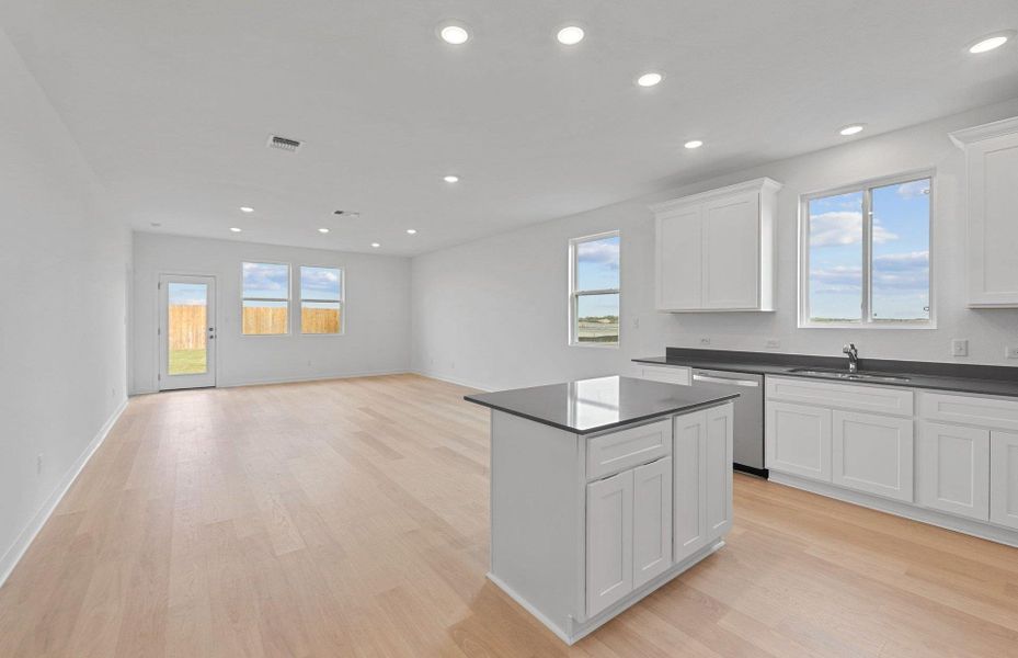 Furnished interior view inside a new home in Alto, San Marcos (Image 8).