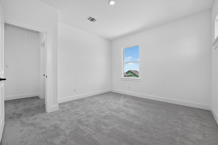 Spacious, unfurnished interior of a new home in Santa Rita Ranch, Liberty Hill (Image 30).