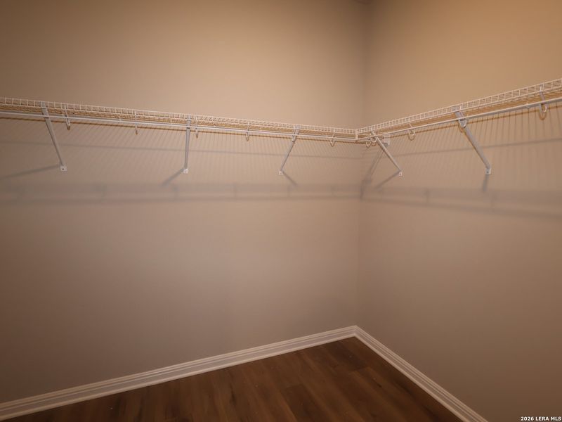 Spacious, unfurnished interior of a new home in Mesquite Ridge, San Antonio (Image 24).