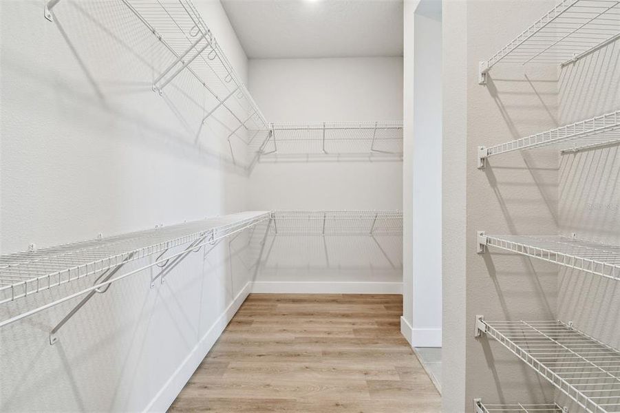 Spacious, unfurnished interior of a new home in Palmera Wellen Park - Classic Series, Venice (Image 19).