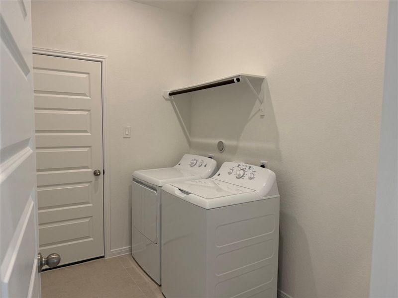 Furnished interior view inside a new home in East Gate Villas, Willis (Image 8).