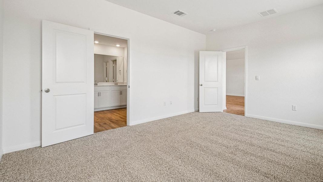 Spacious, unfurnished interior of a new home in Prairie Lakes, Buda (Image 10). Spacious, unfurnished interior of a new home in Prairie Lakes, Buda (Image 10).