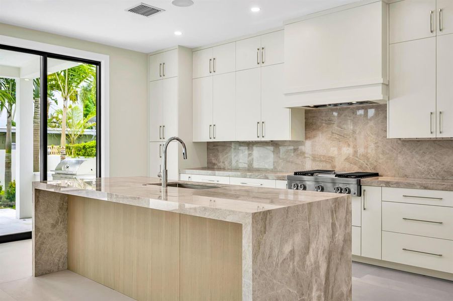 445 NE 11TH AVE-14 445 NE 11TH AVE-14