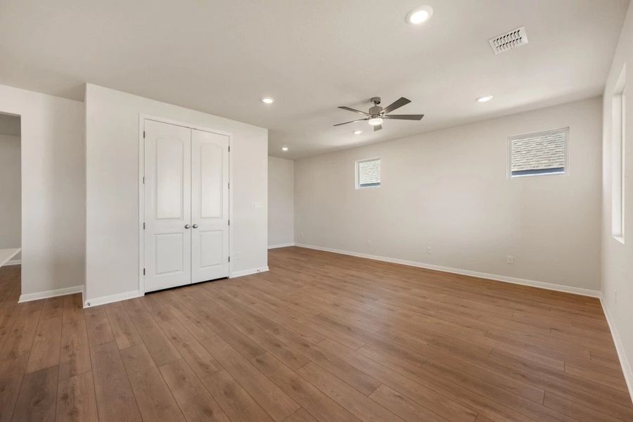 Spacious, unfurnished interior of a new home in Cannon Ranch, Dripping Springs (Image 24).