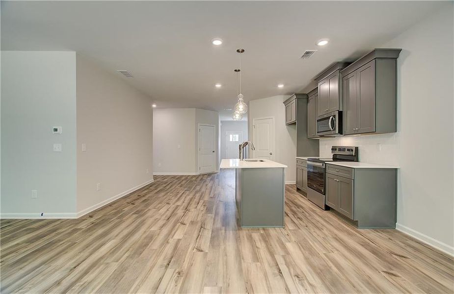 Spacious, unfurnished interior of a new home in Enclave at Evergreen, Fairburn (Image 11).