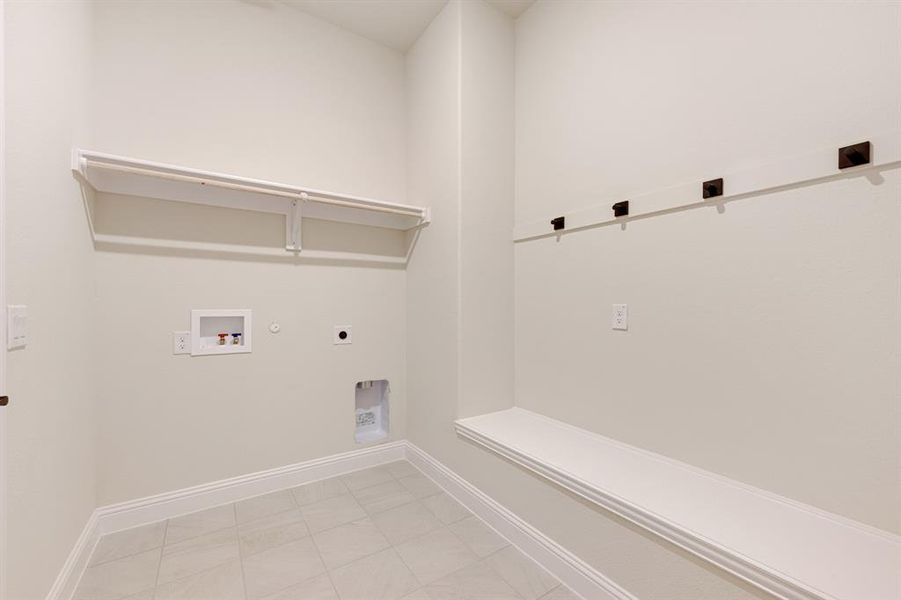 Spacious, unfurnished interior of a new home in Silo Mills, Joshua (Image 33). Spacious, unfurnished interior of a new home in Silo Mills, Joshua (Image 33).