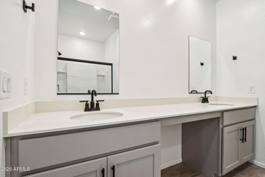 18-web-or-mls-W Bowker St-S2703-018