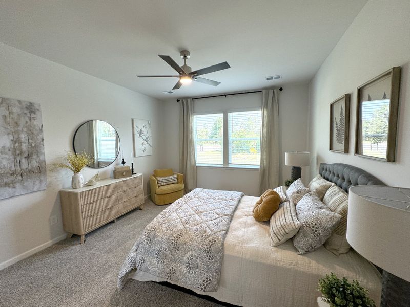 Representative furnished interior of a home built from the Henderson Plan by Veranda Homes in Beechwood Pond, Woodruff (Image 13).