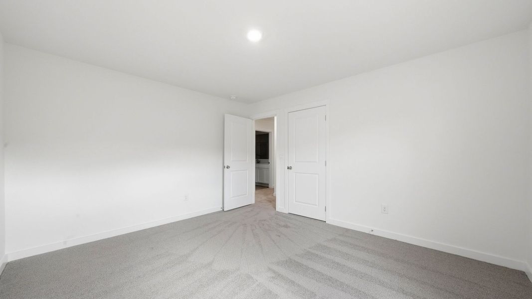 Spacious, unfurnished interior of a new home in Emory Creek, Harriman (Image 27).