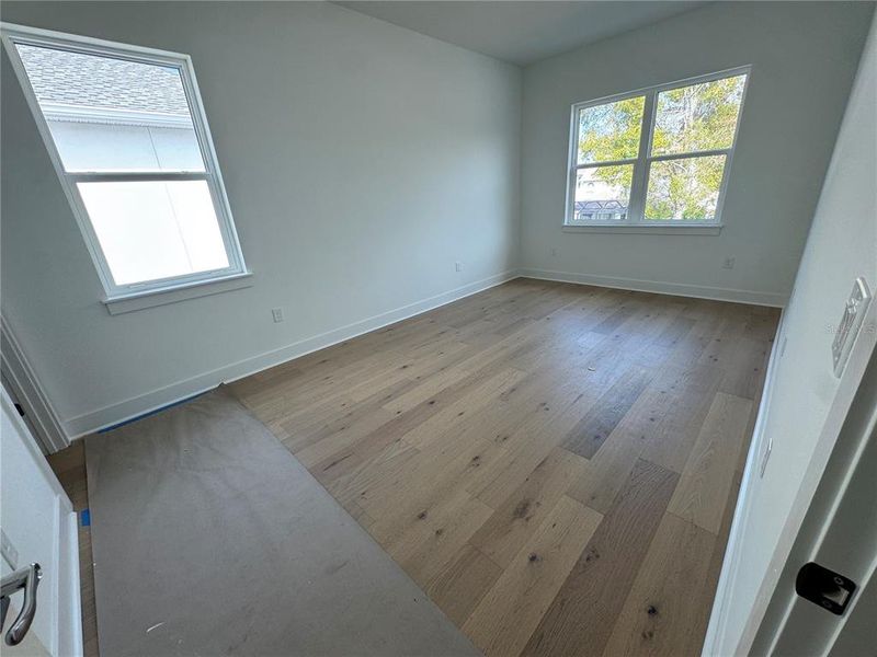 Spacious, unfurnished interior of a new home in , Tampa (Image 9).