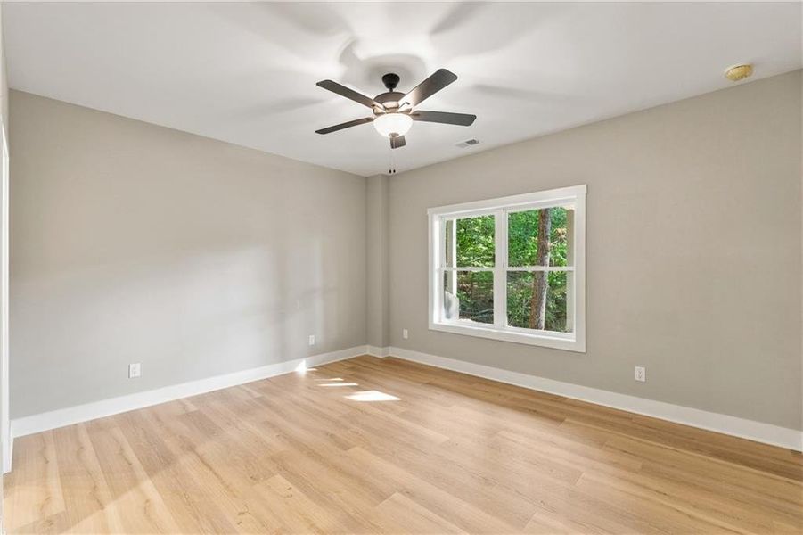 Spacious, unfurnished interior of a new home in , Jasper (Image 40).