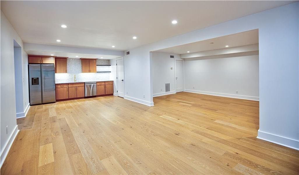 Spacious, unfurnished interior of a new home in , Gainesville (Image 68).