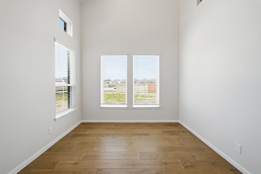 Spacious, unfurnished interior of a new home in Wildrye, Waller (Image 23).