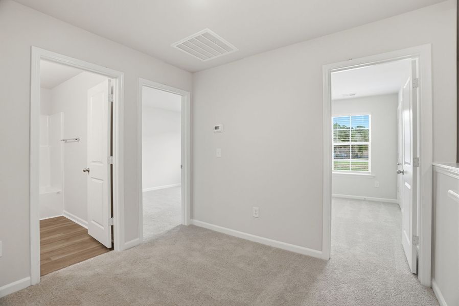 Spacious, unfurnished interior of a new home in Towns at Lake Greenwood, Greenwood (Image 18).