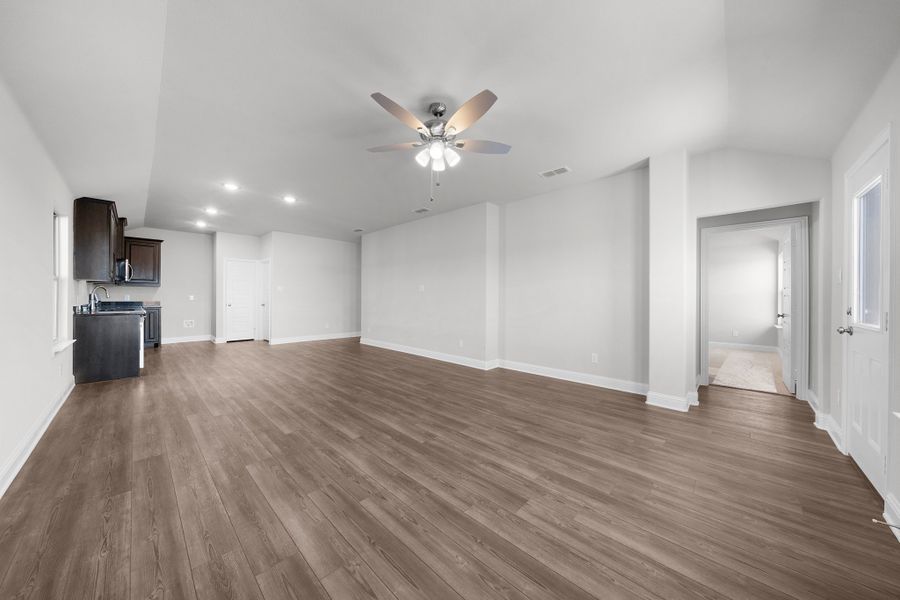 Spacious, unfurnished interior of a new home in Stonecreek, Sulphur Springs (Image 22).