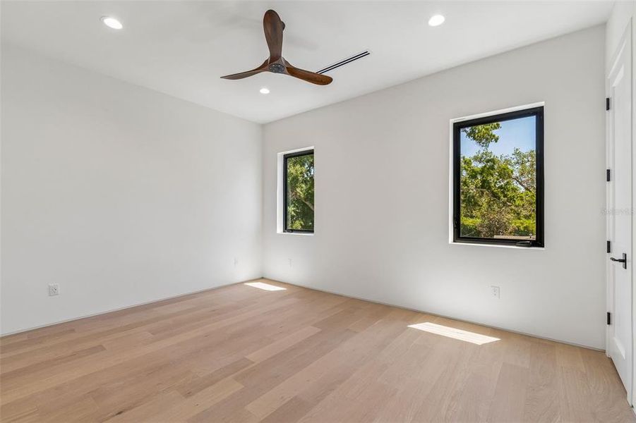 Spacious, unfurnished interior of a new home in , Tampa (Image 60).