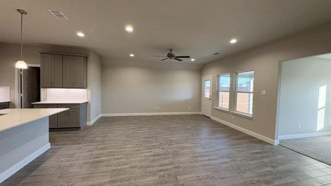 Spacious, unfurnished interior of a new home in Sandstone Estates, Granbury (Image 15).