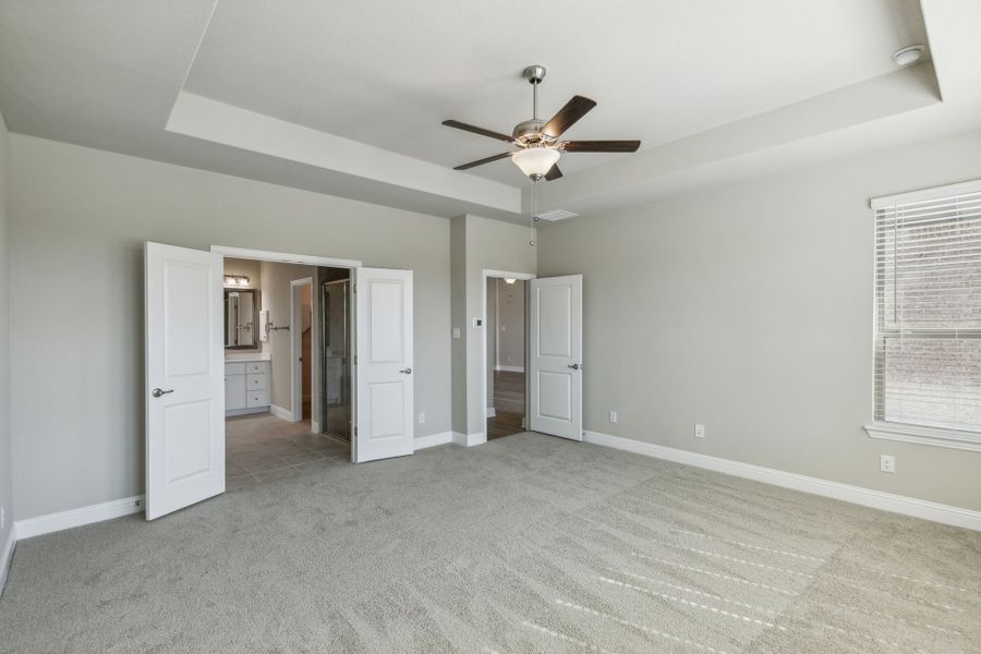 Spacious, unfurnished interior of a new home in Oaks of North Grove, Waxahachie (Image 6).