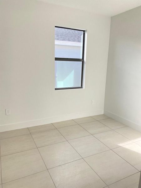 Spacious, unfurnished interior of a new home in Preserves at Park Trace, Stuart (Image 8).