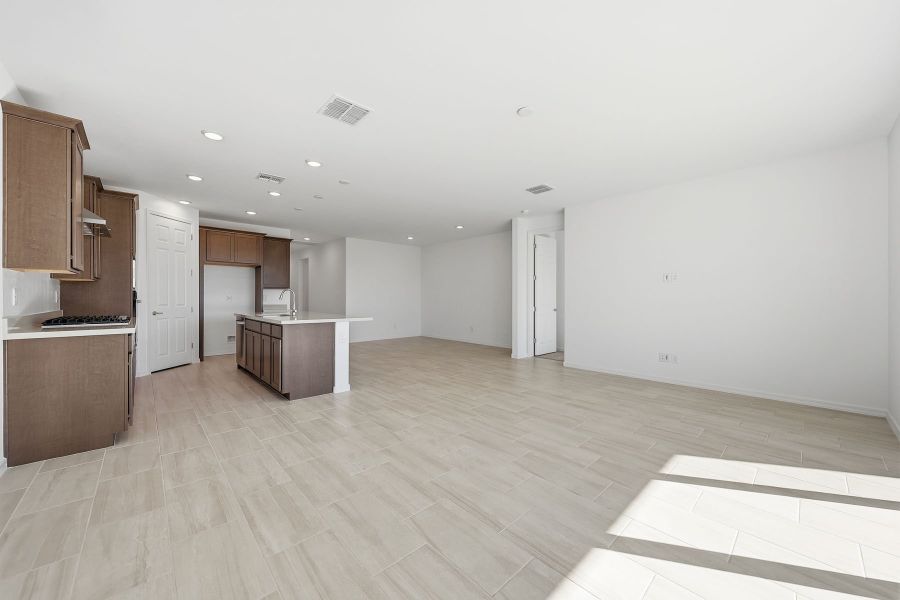 Spacious, unfurnished interior of a new home in Empire Pointe, Queen Creek (Image 8). Spacious, unfurnished interior of a new home in Empire Pointe, Queen Creek (Image 8).