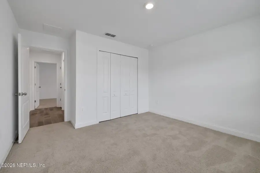 Spacious, unfurnished interior of a new home in Cross Creek, Green Cove Springs (Image 22).