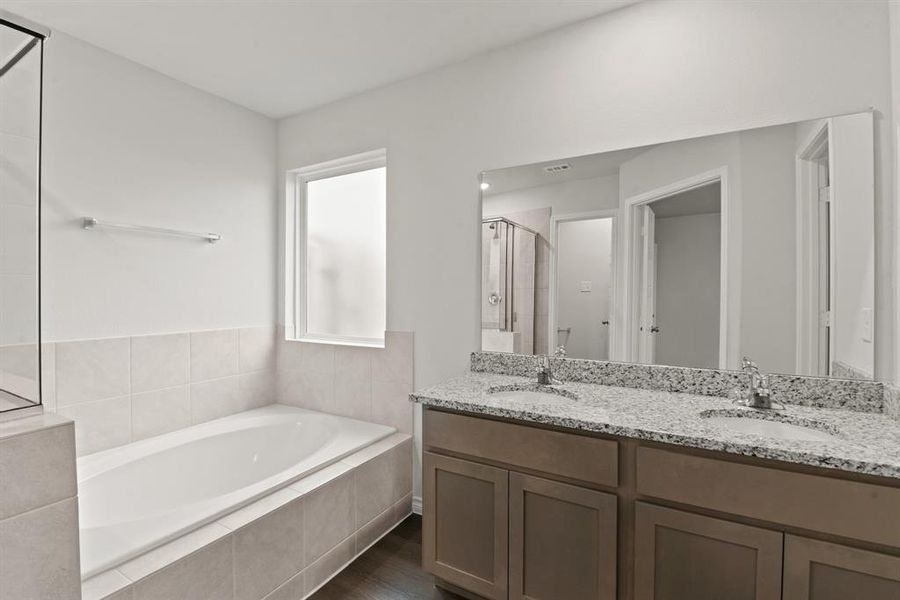 Furnished interior view inside a new home in Deer Creek, Fort Worth (Image 20). Furnished interior view inside a new home in Deer Creek, Fort Worth (Image 20).