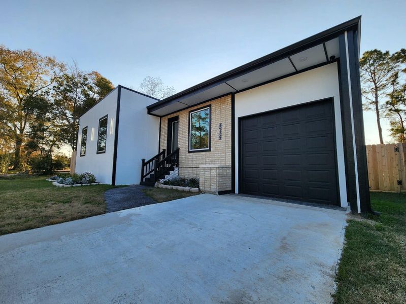 Exterior details and patio area of a home in , Houston (Image 29).