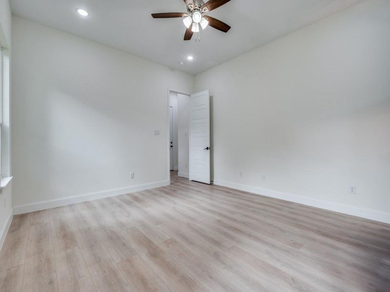 Empty room with ceiling fan, light wood-style floors, recessed lighting, and baseboards