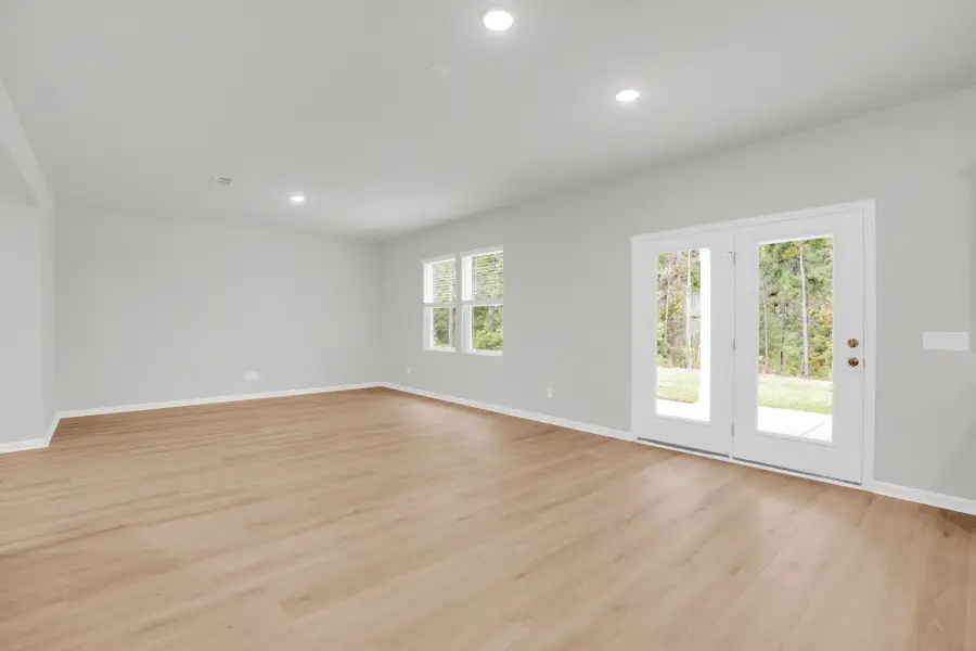 Spacious, unfurnished interior of a new home in Bradford Pointe, Summerville (Image 38).